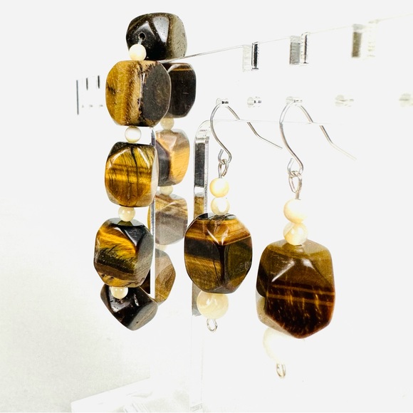 Natural TIGER EYE Stretch Bracelet & Earrings Set Mother of Pearl Shell Accents - Picture 2 of 5